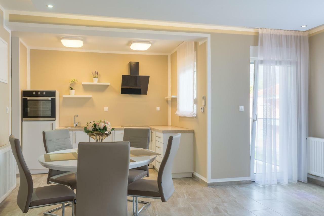 Villa Nicolina คาชเตลา ภายนอก รูปภาพ